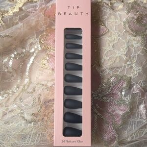 Elegant Black Press-On Nails